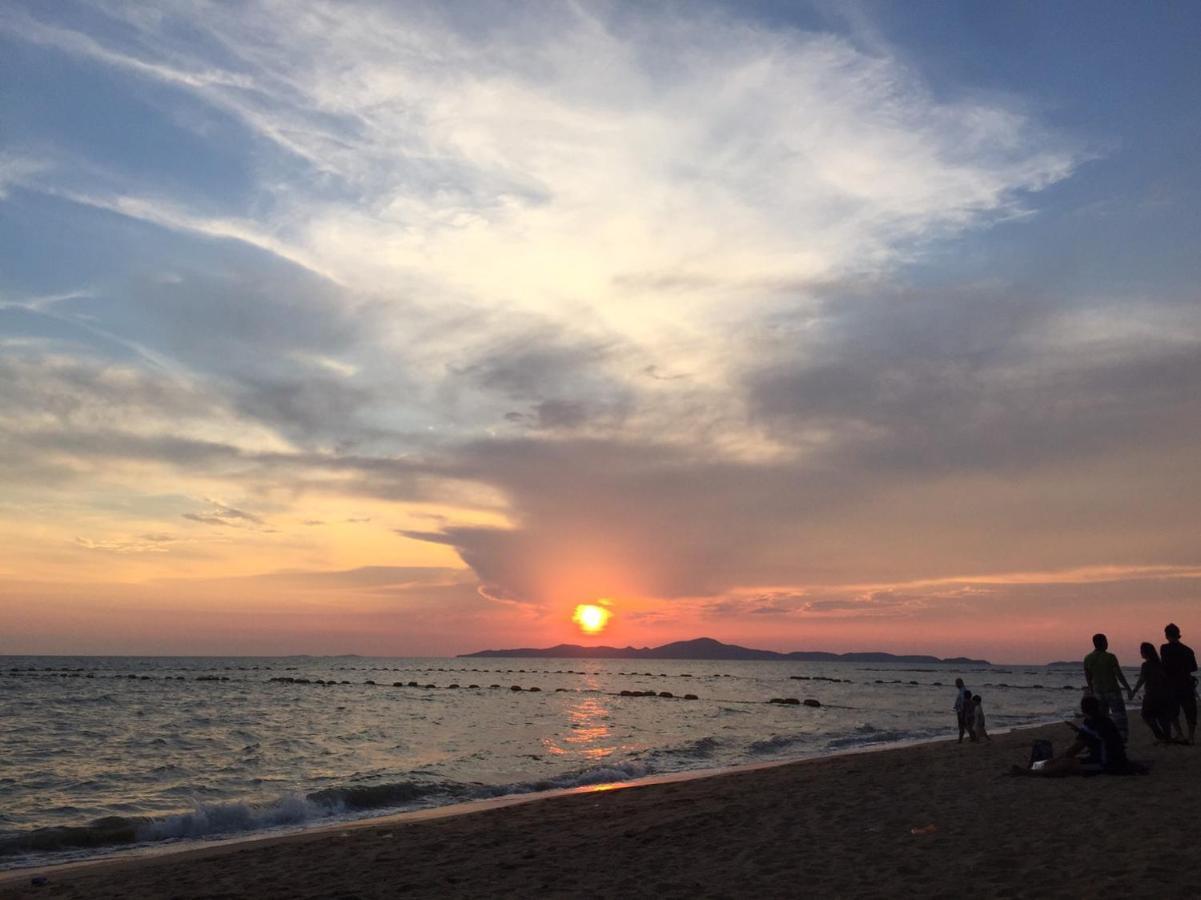 Sötnos Hotell Jomtien Beach Exteriör bild