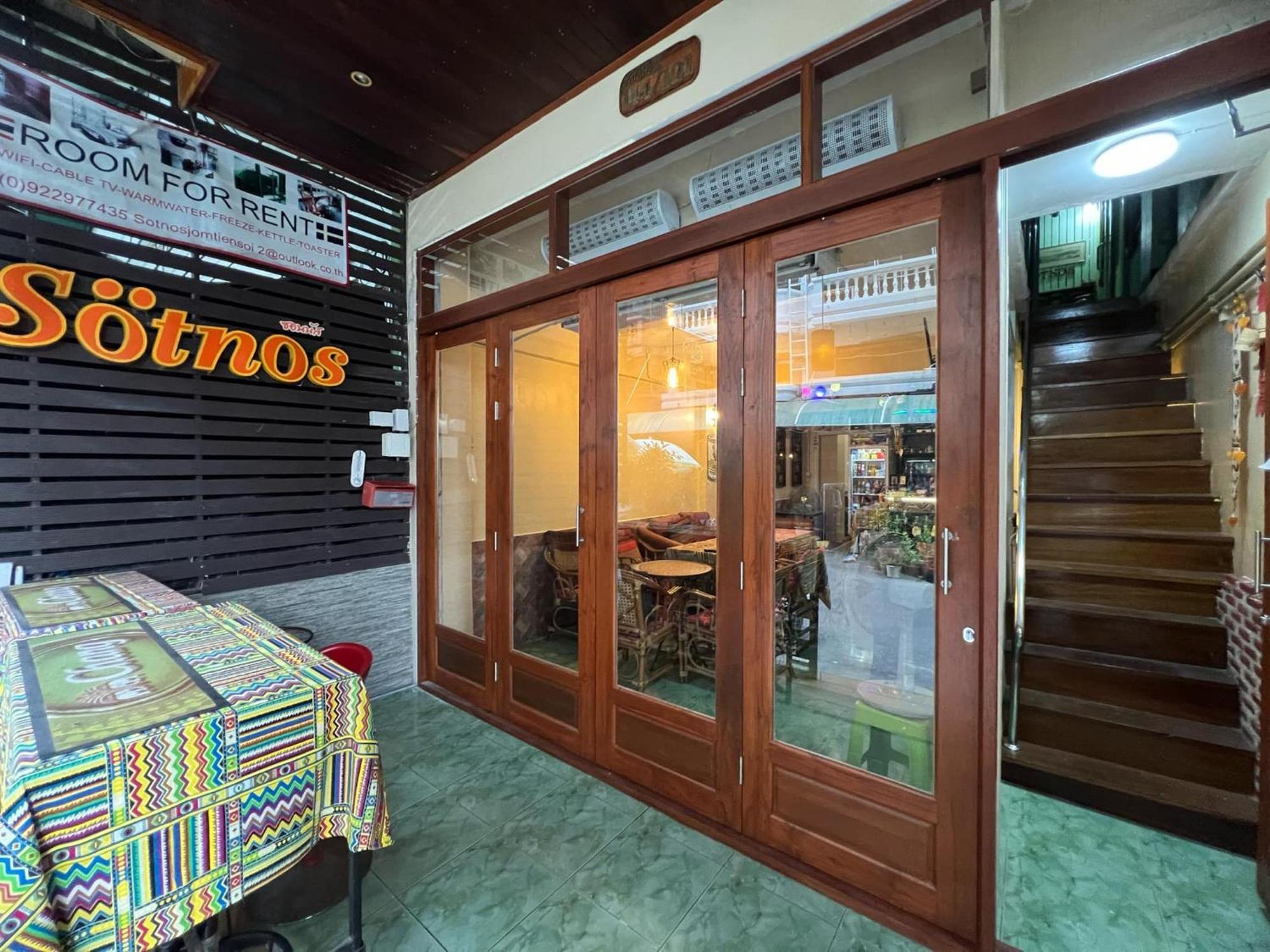 Sötnos Hotell Jomtien Beach Exteriör bild
